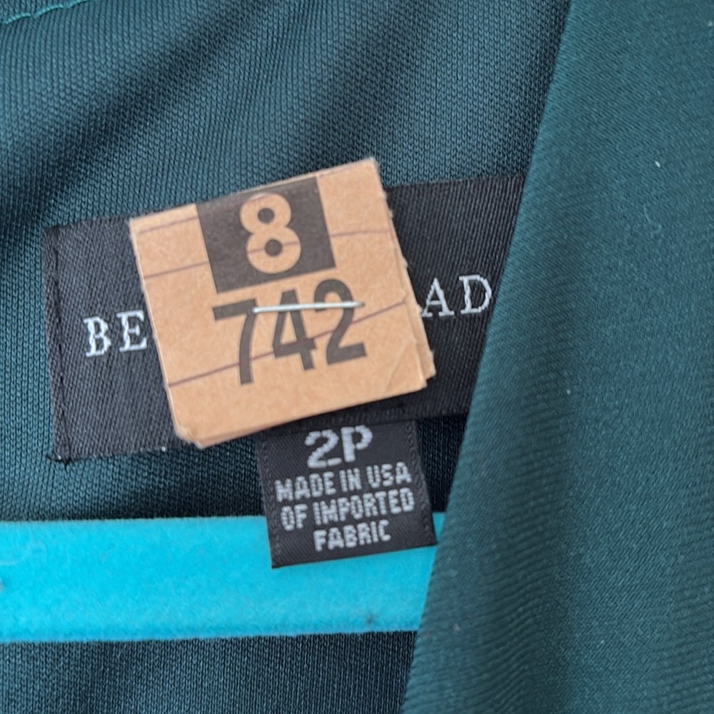 Betsy & Adam Petite Full length Dress 🤩
Special Clearance Price. - Picture 3 of 4